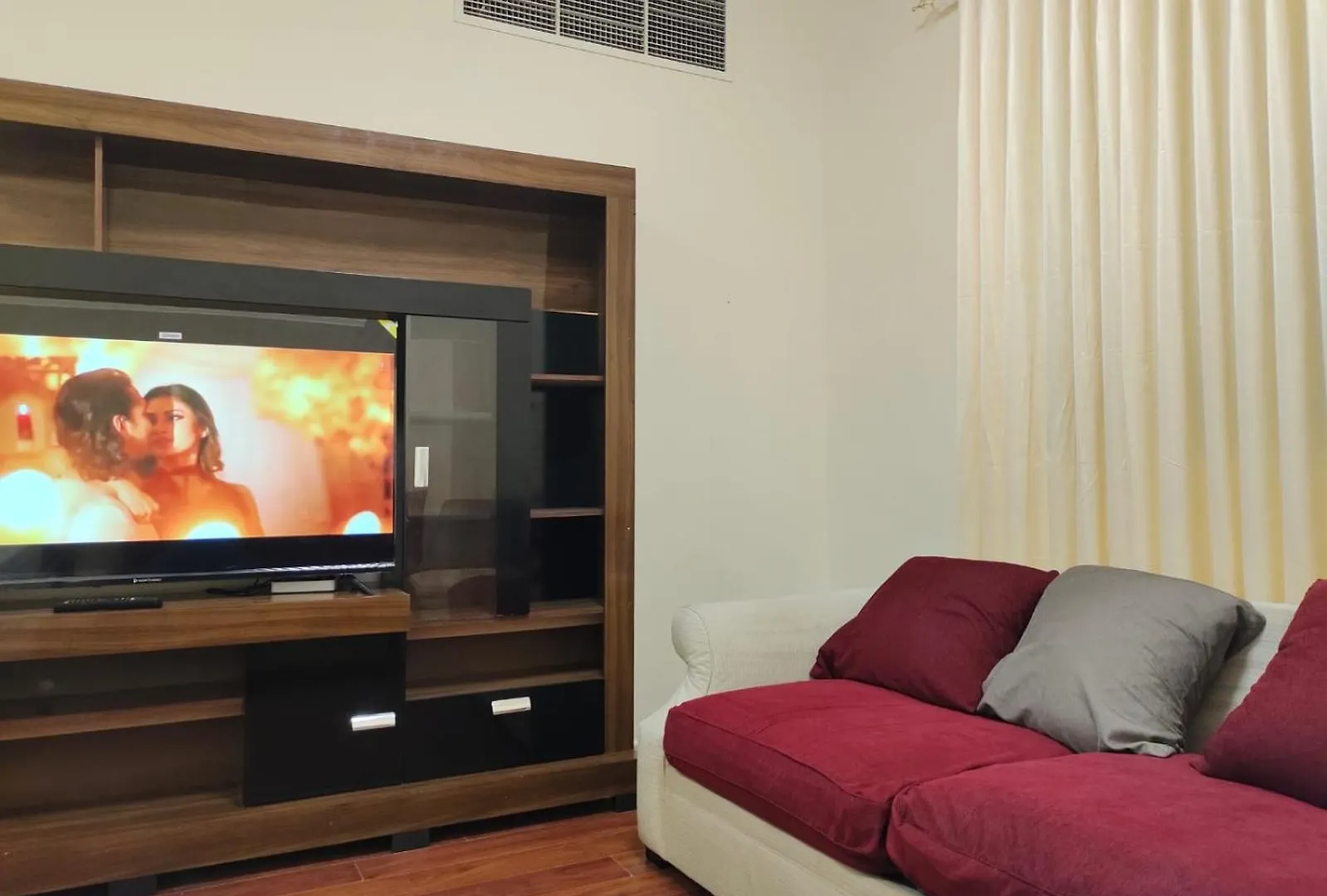 Arnim Suite - 3 Bedrooms Apartment Sharjah