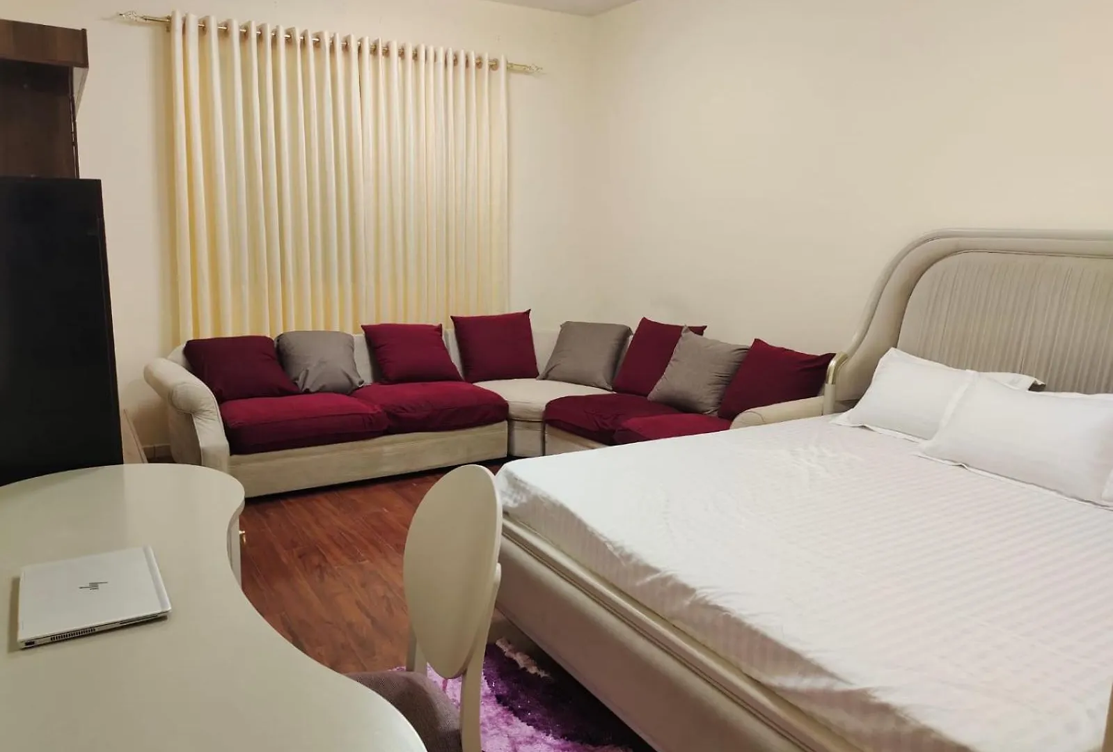 Arnim Suite - 3 Bedrooms Apartment Sardzsa