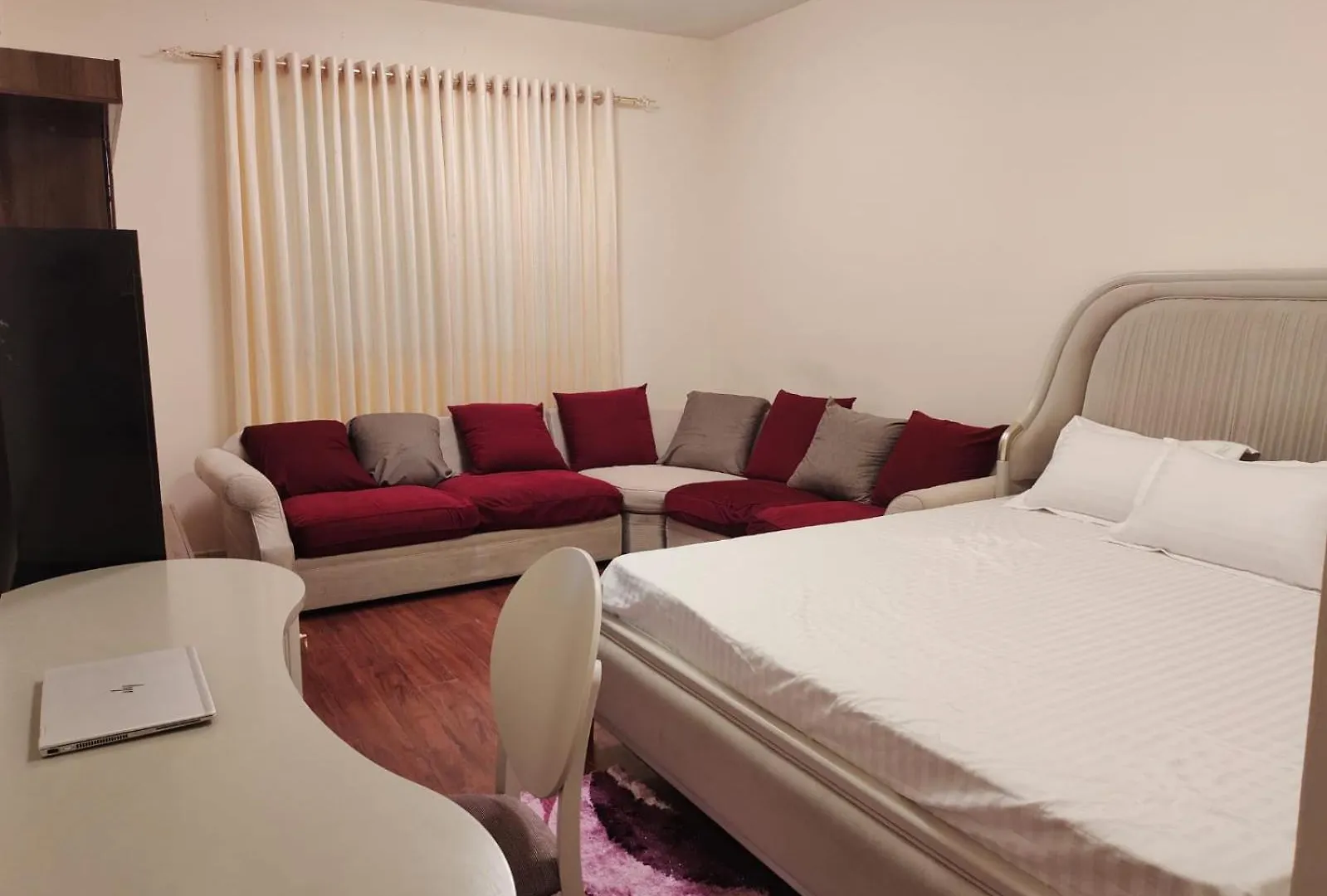 Arnim Suite - 3 Bedrooms Apartment Sardzsa