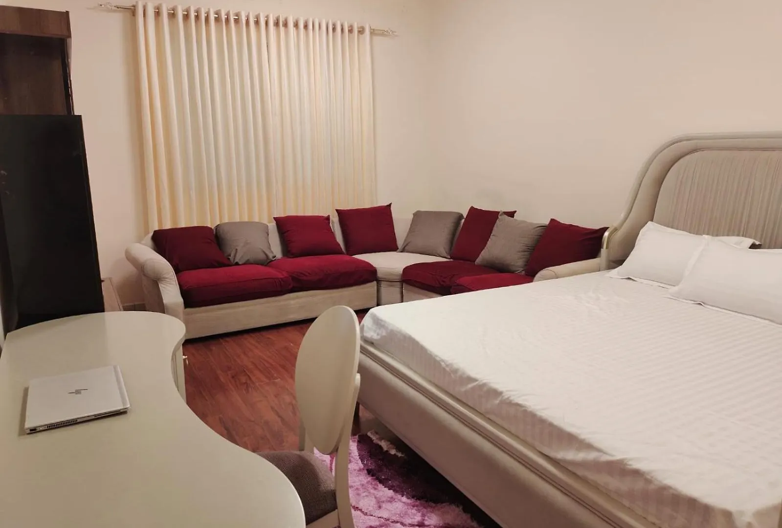 Arnim Suite - 3 Bedrooms Apartment Sardzsa 0*,